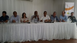 El Ministro de Ambiente y Desarrollo sostenible con los representantes del ANLA, Tribunal Contencioso de la Guajira, Cerrejón, Mininterior y Corpoguajira