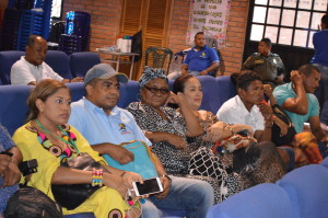 Abitanti della comunità di La Horqueta, presente nel dialogo